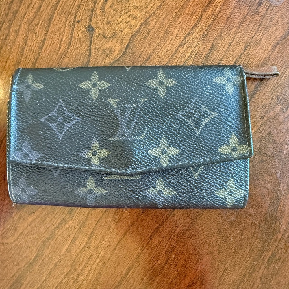 Vintage 80s Louis Vuitton Black Wallet with Iconic Design